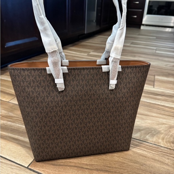 Michael Kors Jet Set Travel MD Double Zip Pocket Sig Brown - Picture 7 of 10